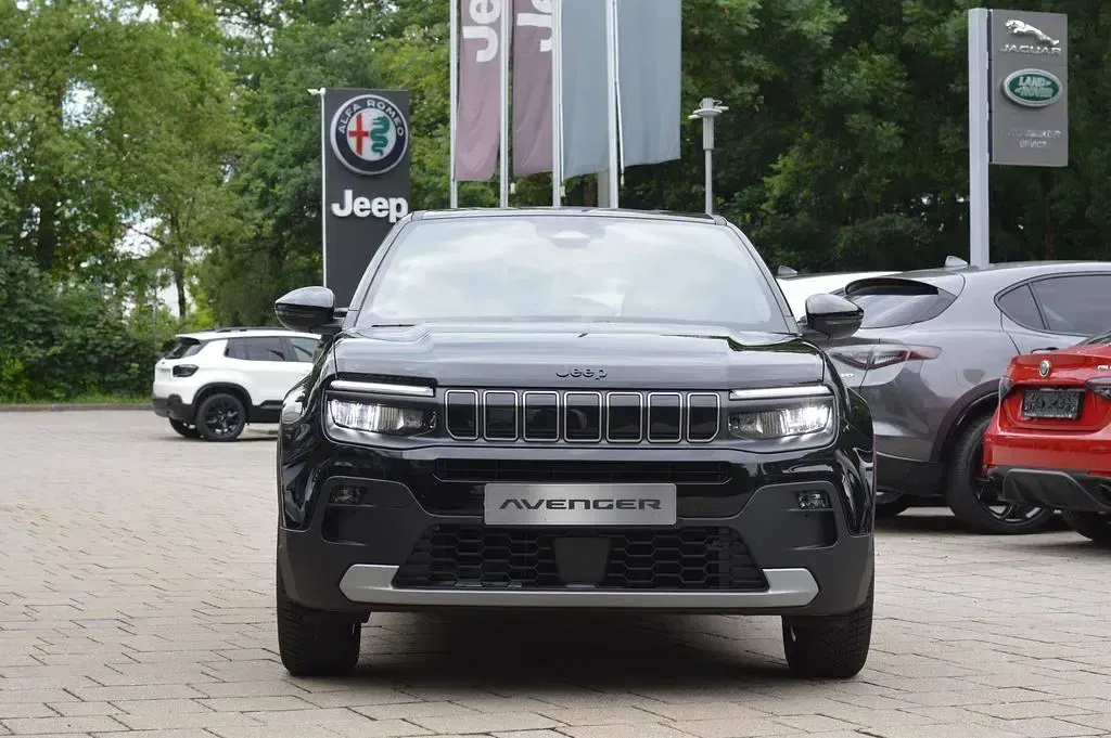 Neu Jeep Avenger EV 114 kW (156 PS) 2026 Schwarz SUV