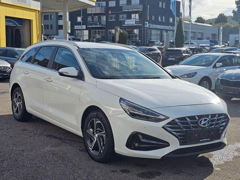 Weiß Gebraucht 2024 Hyundai i30 Kombi | 18.750 € (Guter Preis) - Bild 1/4