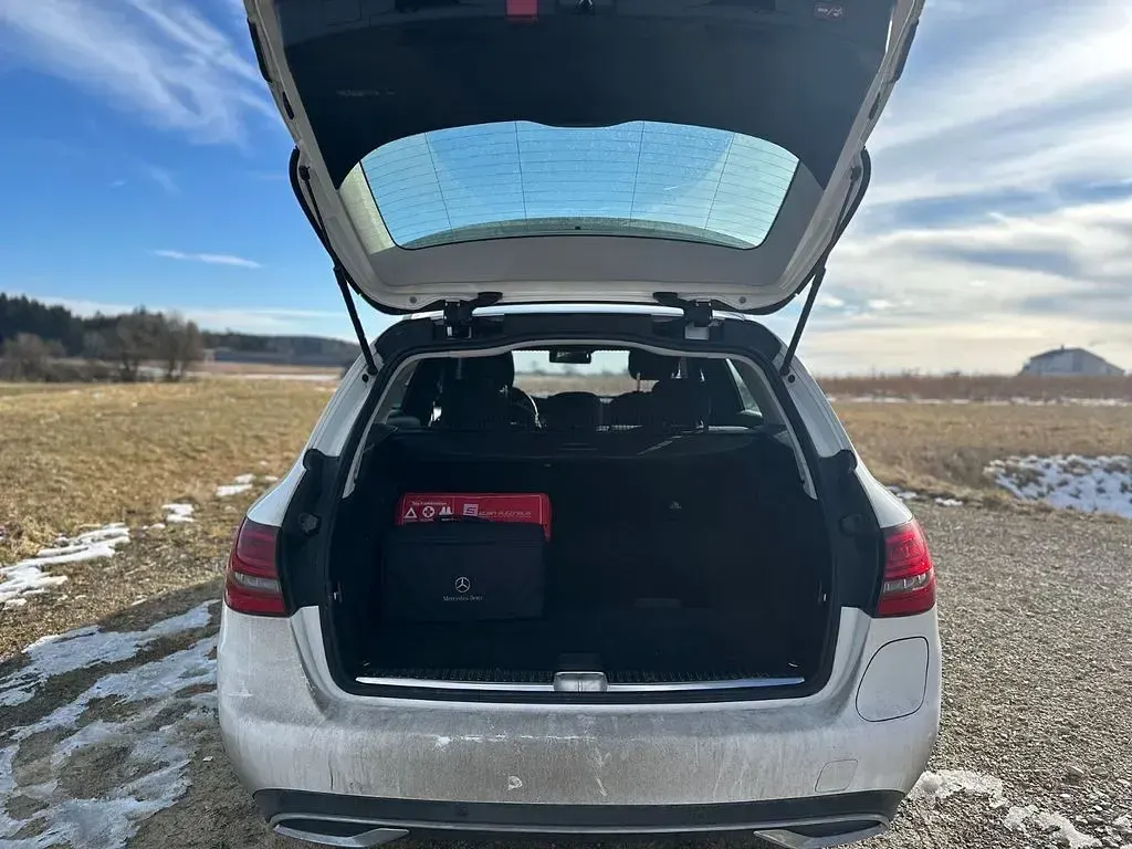 Gebraucht Mercedes C300e 306 PS (225 kW) 2020 Weiß Kombi