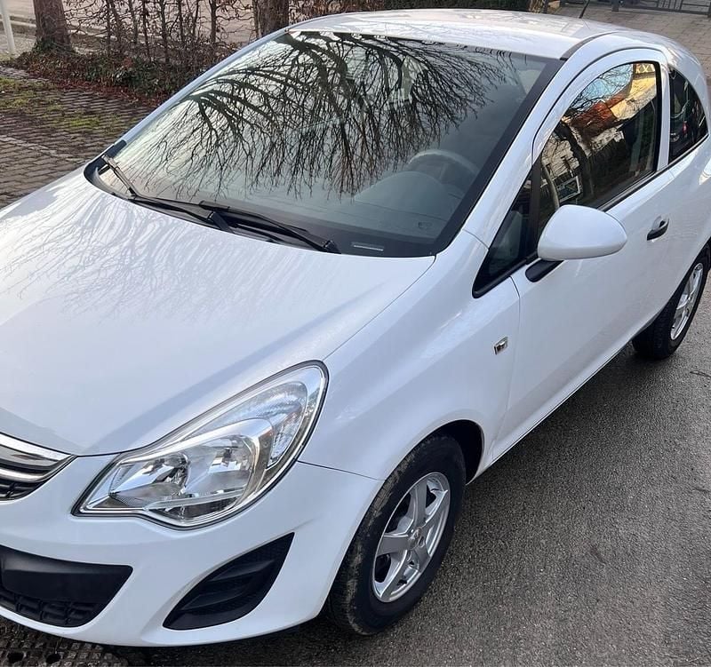 Weiß Gebraucht 2012 Opel Corsa Kleinwagen | 3.800 € - Bild 1/4