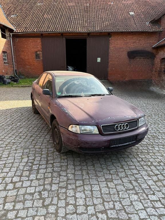 Gebraucht Audi A4 102 PS (75 kW) 1995 Rot Limousine