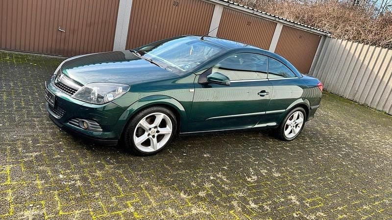 Gebraucht Opel Astra Cabriolet 140 PS (102 kW) 2008 Grün Cabrio