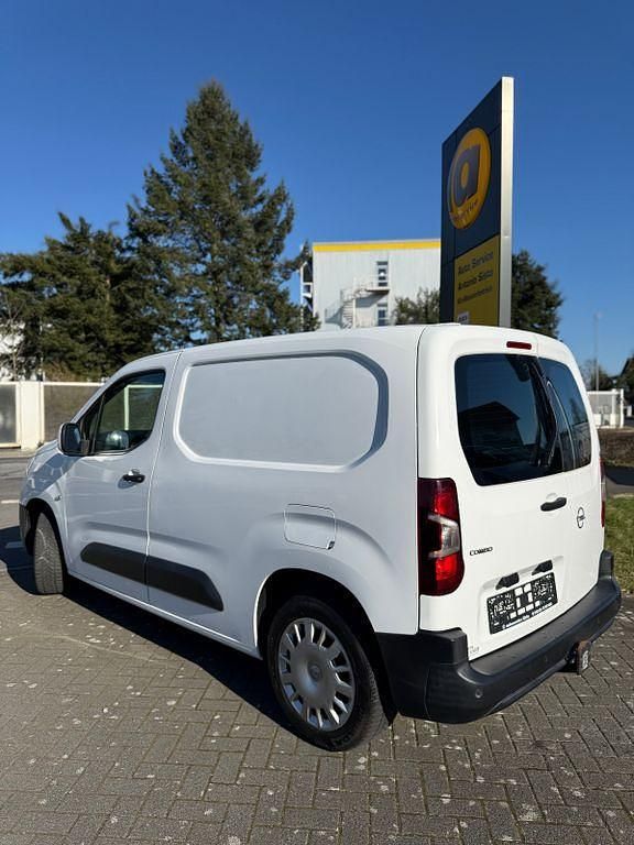 Gebraucht Opel Combo Edition 102 PS (75 kW) 2019 Weiß Van / Kleinbus