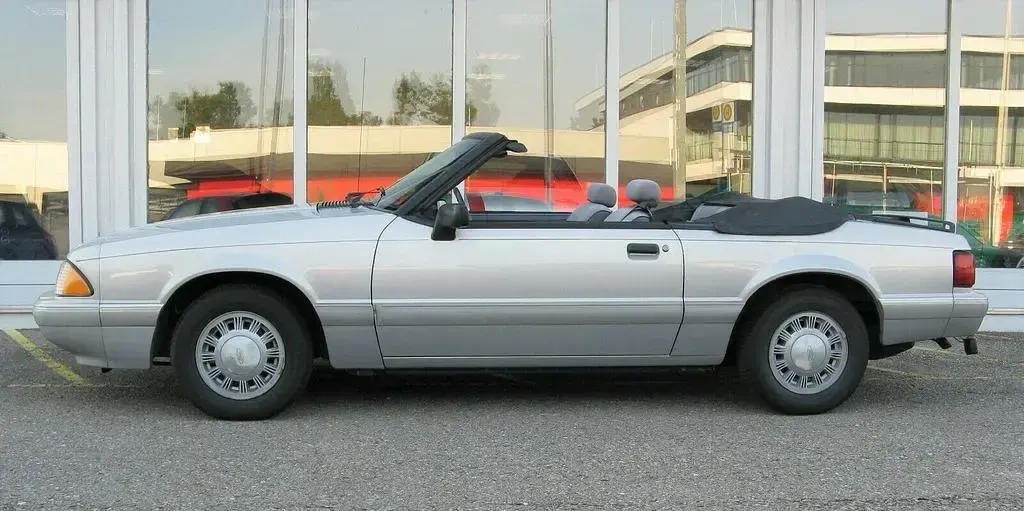 Gebraucht Ford Mustang 106 PS (77 kW) 1993 Silber metallic Cabrio