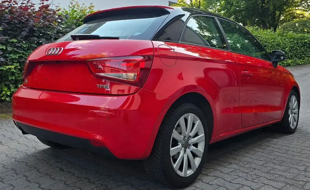Gebraucht Audi A1 Attraction 86 PS (63 kW) 2012 Rot Kleinwagen