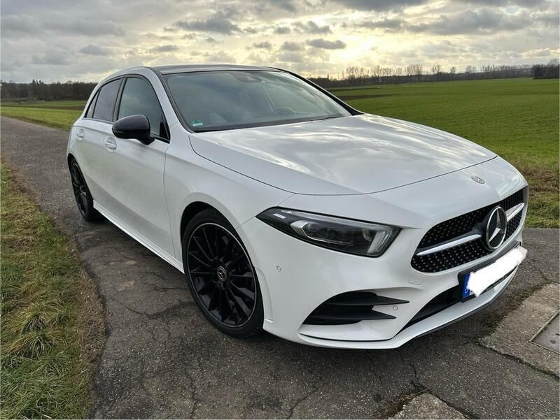Weiß Gebraucht 2018 Mercedes A250 AMG line Kleinwagen | 27.800 € (Teuer) - Bild 1/4