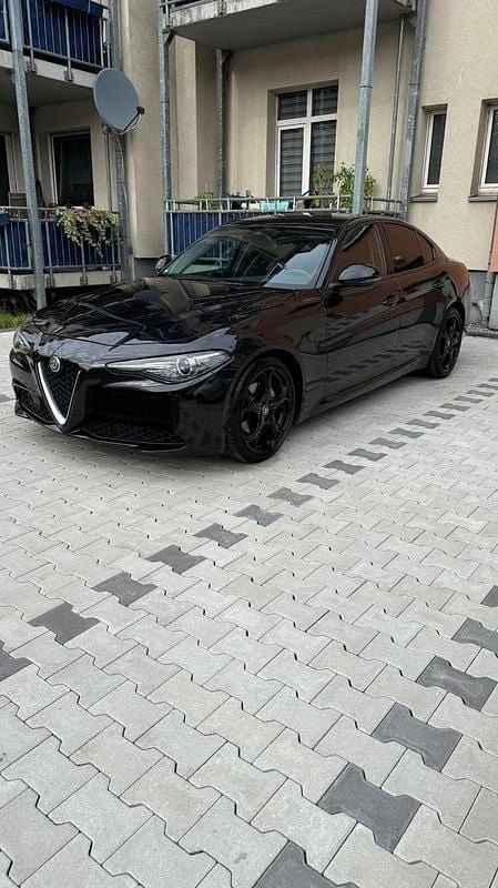Schwarz Gebraucht 2017 Alfa Romeo Giulia Limousine | 22.900 € - Bild 1/4