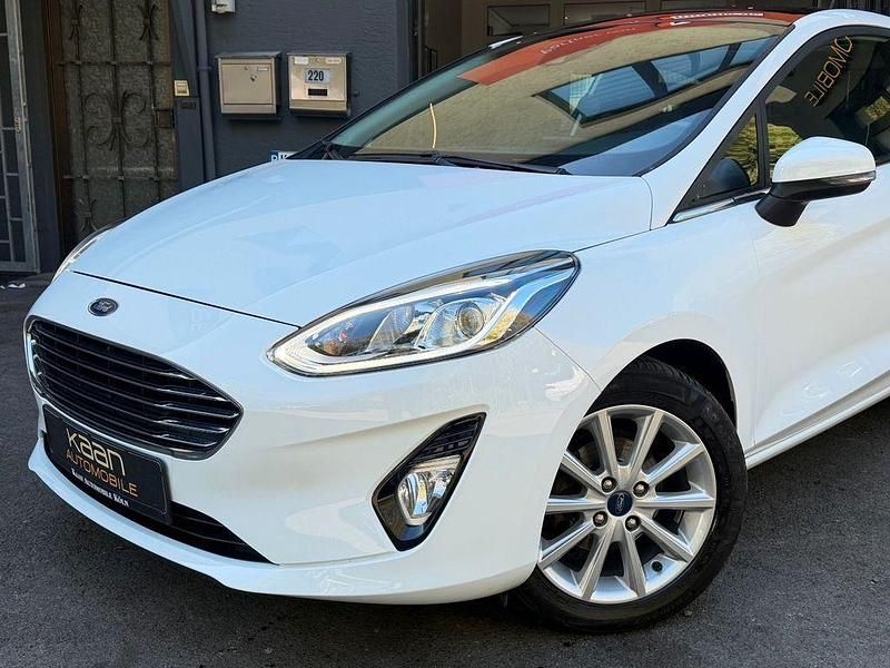 Gebraucht Ford Fiesta Titanium 101 PS (74 kW) 2018 Frostweiß Kleinwagen