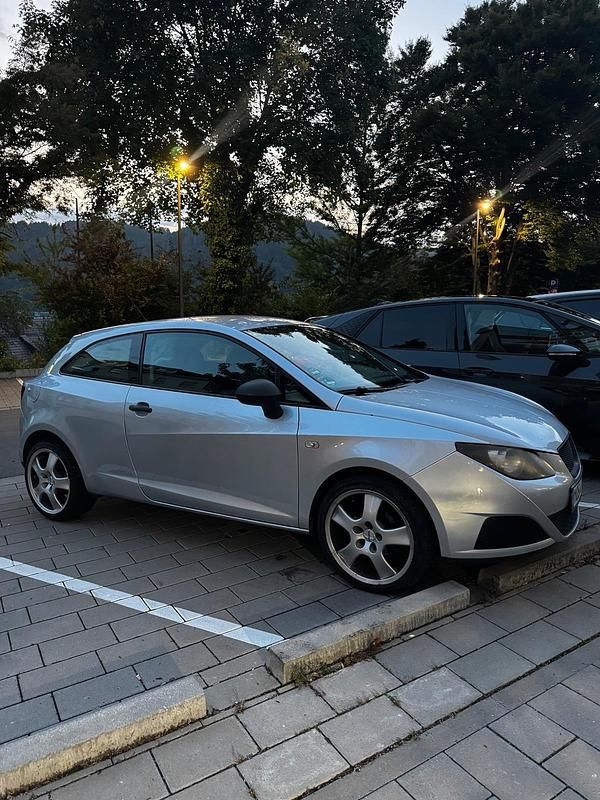 Grau Gebraucht 2010 Seat Ibiza Kleinwagen | 2.700 € (Guter Preis) - Bild 1/4