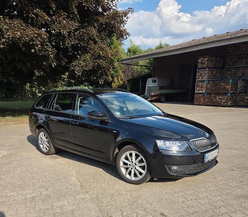Schwarz Gebraucht 2016 Skoda Octavia Kombi | 9.700 € - Bild 1/4