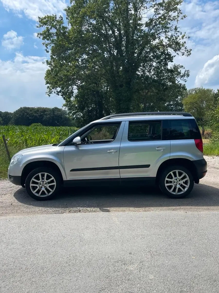 Gebraucht Skoda Yeti 110 PS (80 kW) 2011 Grau SUV