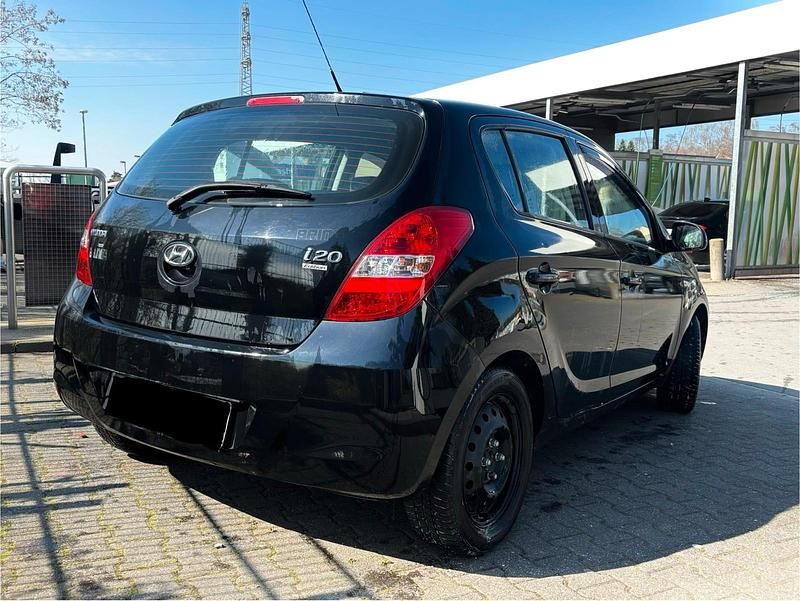 Gebraucht Hyundai i20 Edition 77 PS (56 kW) 2010 Schwarz Kleinwagen