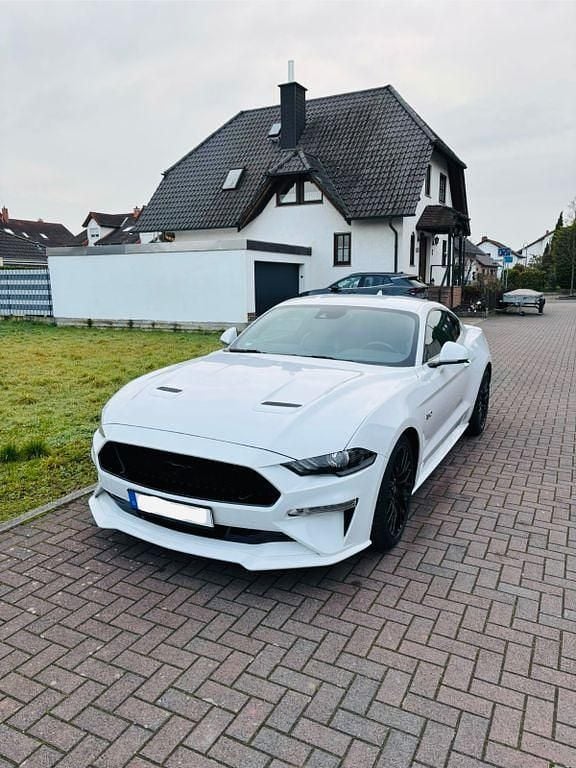 Weiß Gebraucht 2021 Ford Mustang GT Fastback Coupé | 38.000 € (Guter Preis) - Bild 1/4