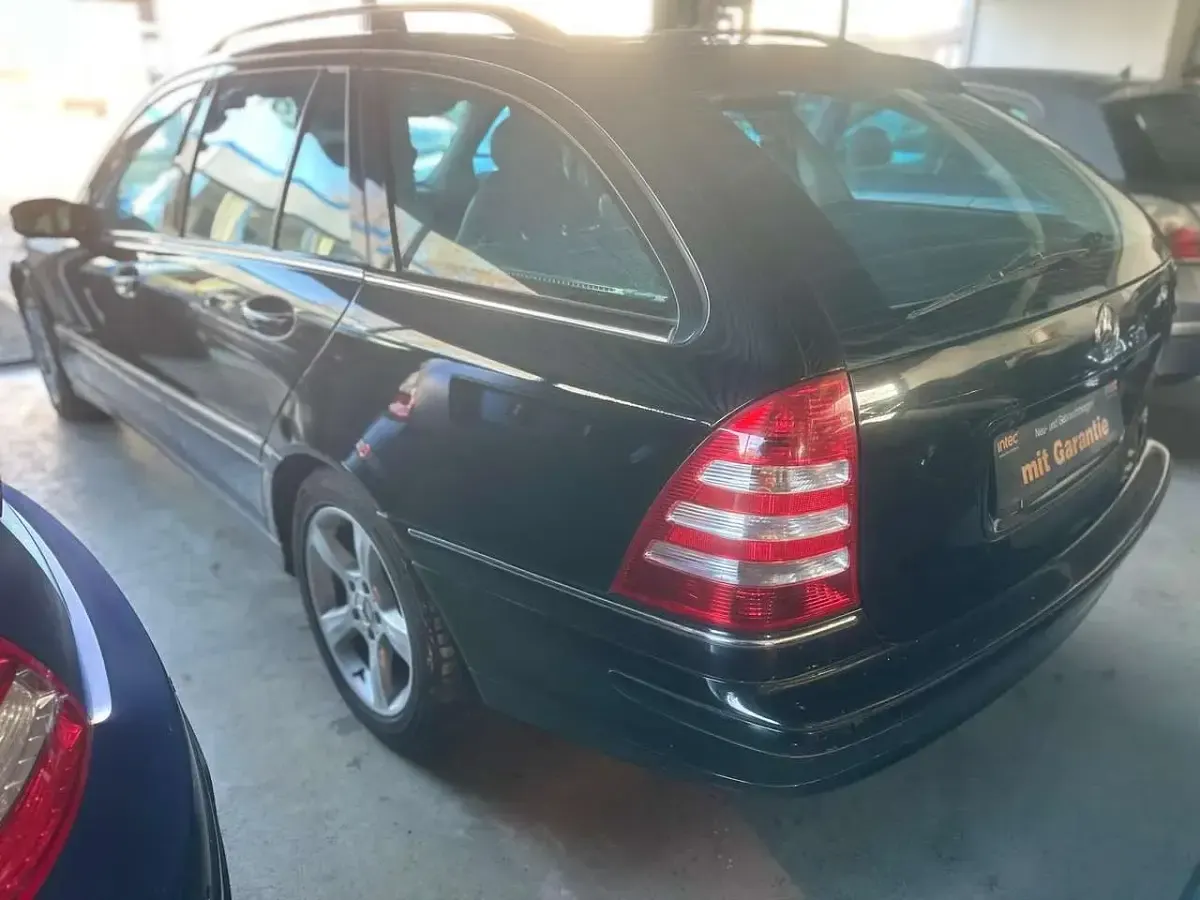 Gebraucht Mercedes C200 163 PS (119 kW) 2004 Obsidianschwarz  metalliclack Kombi