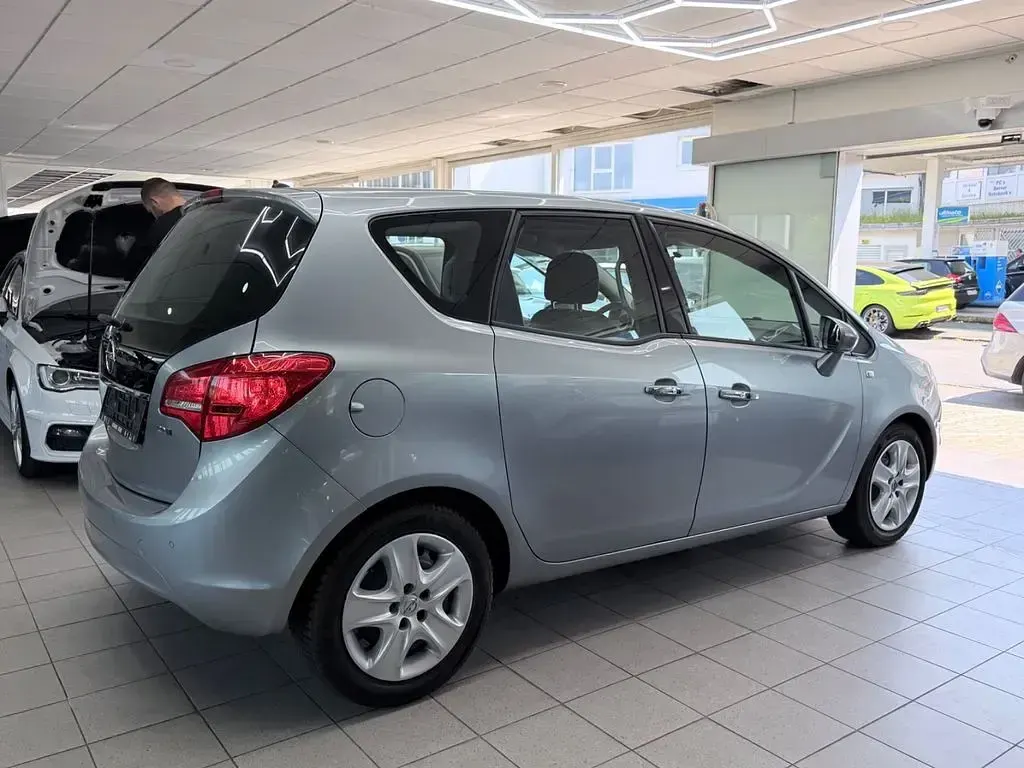 Gebraucht Opel Meriva 110 PS (80 kW) 2012 Silber Van / Kleinbus