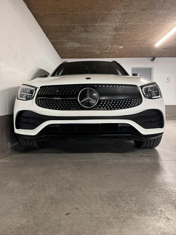 Weiß Gebraucht 2020 Mercedes GLC220 AMG SUV | 35.500 € (Fairer Preis) - Bild 1/4