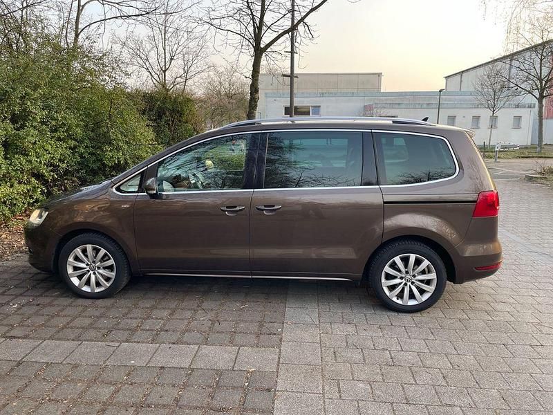 Gebraucht VW Sharan Comfortline 170 PS (125 kW) 2012 Braun Van / Kleinbus