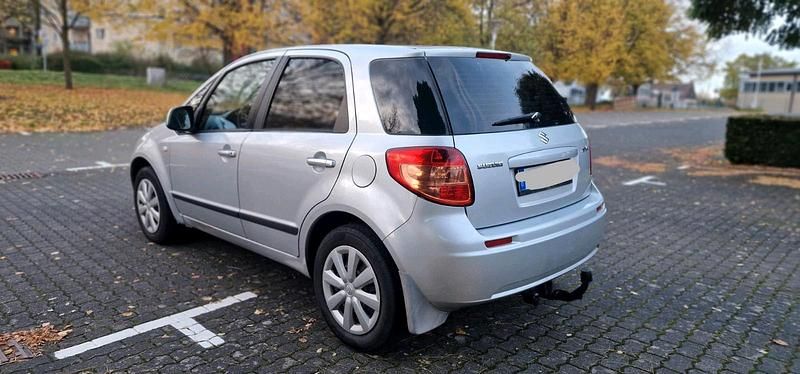 Silber Gebraucht 2007 Suzuki SX4 SUV | 2.600 € (Fairer Preis) - Bild 1/4