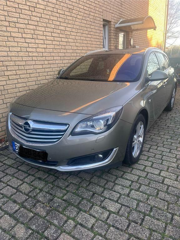 Grün Gebraucht 2013 Opel Insignia Edition Kombi | 6.555 € (Fairer Preis) - Bild 1/4