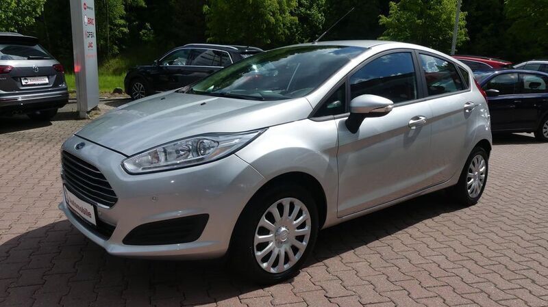Silber Gebraucht 2015 Ford Fiesta Kleinwagen | 7.490 € (Fairer Preis) - Bild 1/4