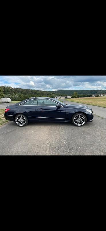 Gebraucht Mercedes E350 231 PS (169 kW) 2010 Blau Coupé