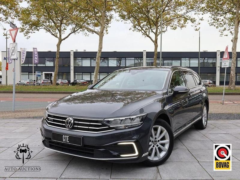 Grau Gebraucht 2021 VW Passat GTE Kombi | 16.323 € (Guter Preis) - Bild 1/4