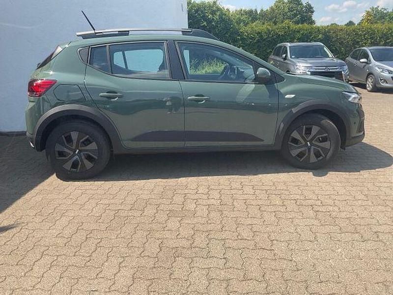 Neu Dacia Sandero Expression 91 PS (66 kW) 2025 Grün Kleinwagen