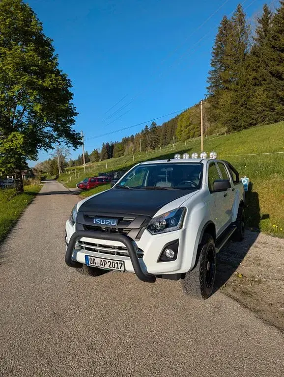 Gebraucht Isuzu D-Max 163 PS (119 kW) 2017 Weiß Pickup