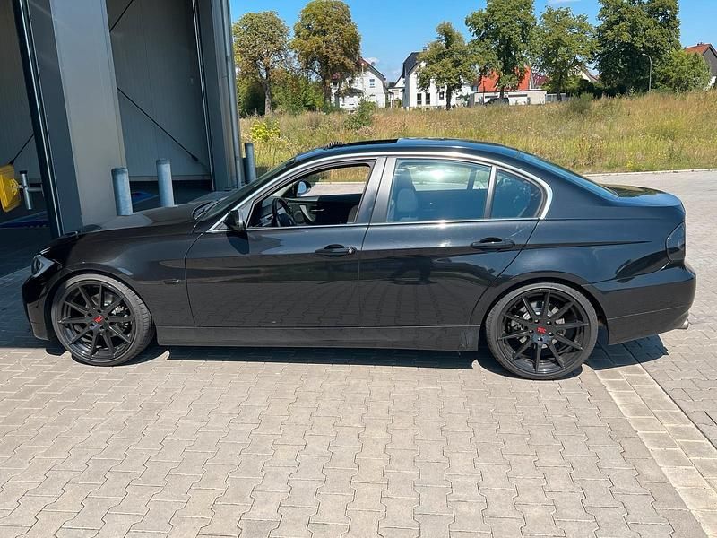 Schwarz Gebraucht 2006 BMW 325 Limousine | 8.900 € - Bild 1/4