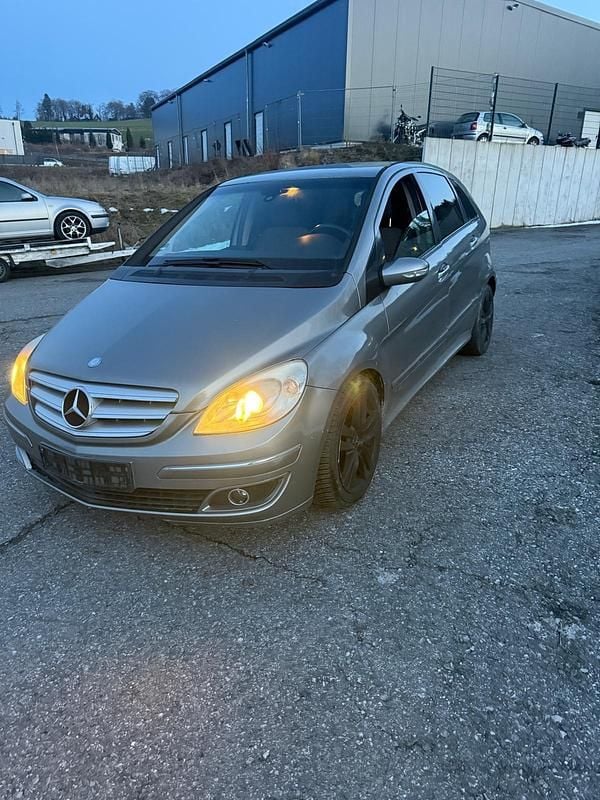 Grau Gebraucht 2006 Mercedes B200 Van / Kleinbus | 2.250 € (Superpreis) - Bild 1/4