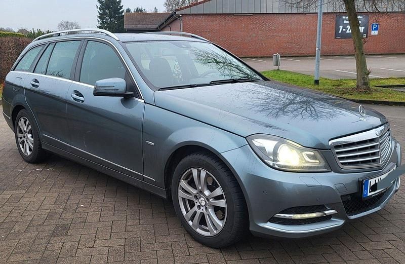 Gebraucht Mercedes 220 170 PS (125 kW) 2011 Grau Kombi
