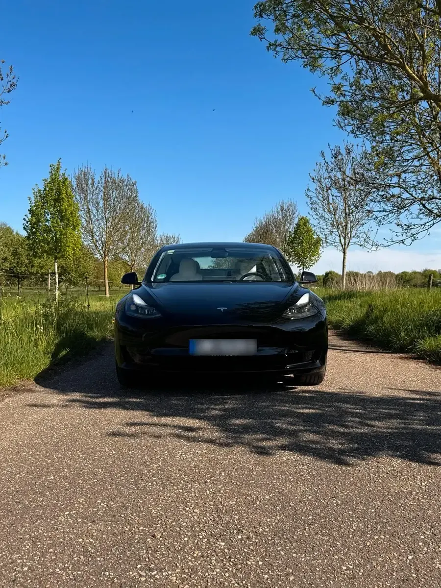 Second-hand Tesla Model 3 239 kW (325 CP) 2022 Negru Berlinǎ