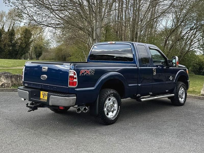 Second-hand Ford V8 XLT 405 CP (297 kW) 2012 Albastru SUV