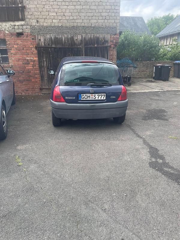 Blau Gebraucht 1999 Renault Clio II Kleinwagen | 500 € (Guter Preis) - Bild 1/4