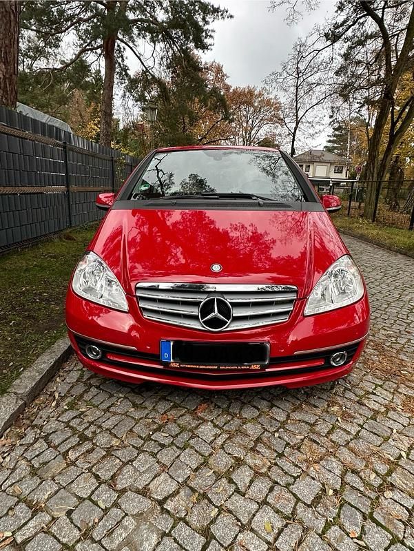 Rot Gebraucht 2011 Mercedes A160 Elegance Van / Kleinbus | 7.900 € (Fairer Preis) - Bild 1/4