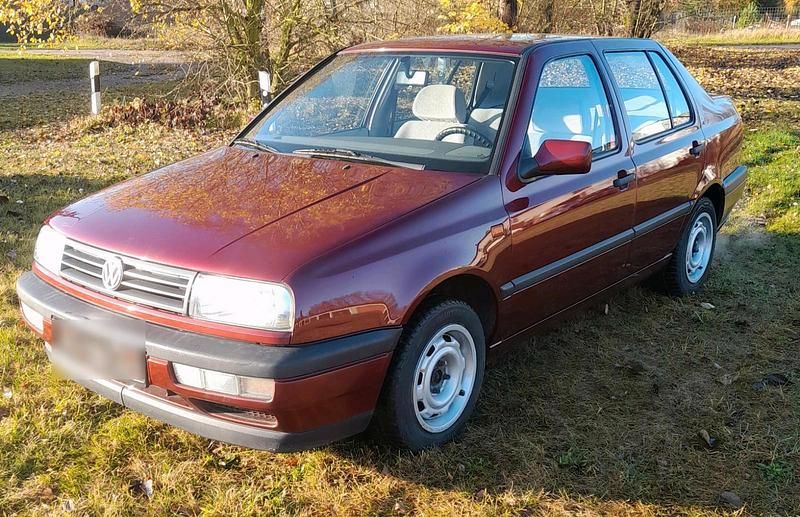 Gebraucht VW Vento 75 PS (55 kW) 1992 Rot Limousine