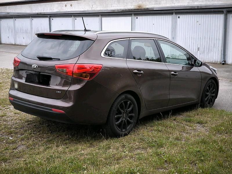 Second-hand Kia Ceed 128 CP (94 kW) 2013 Maro Hatchback