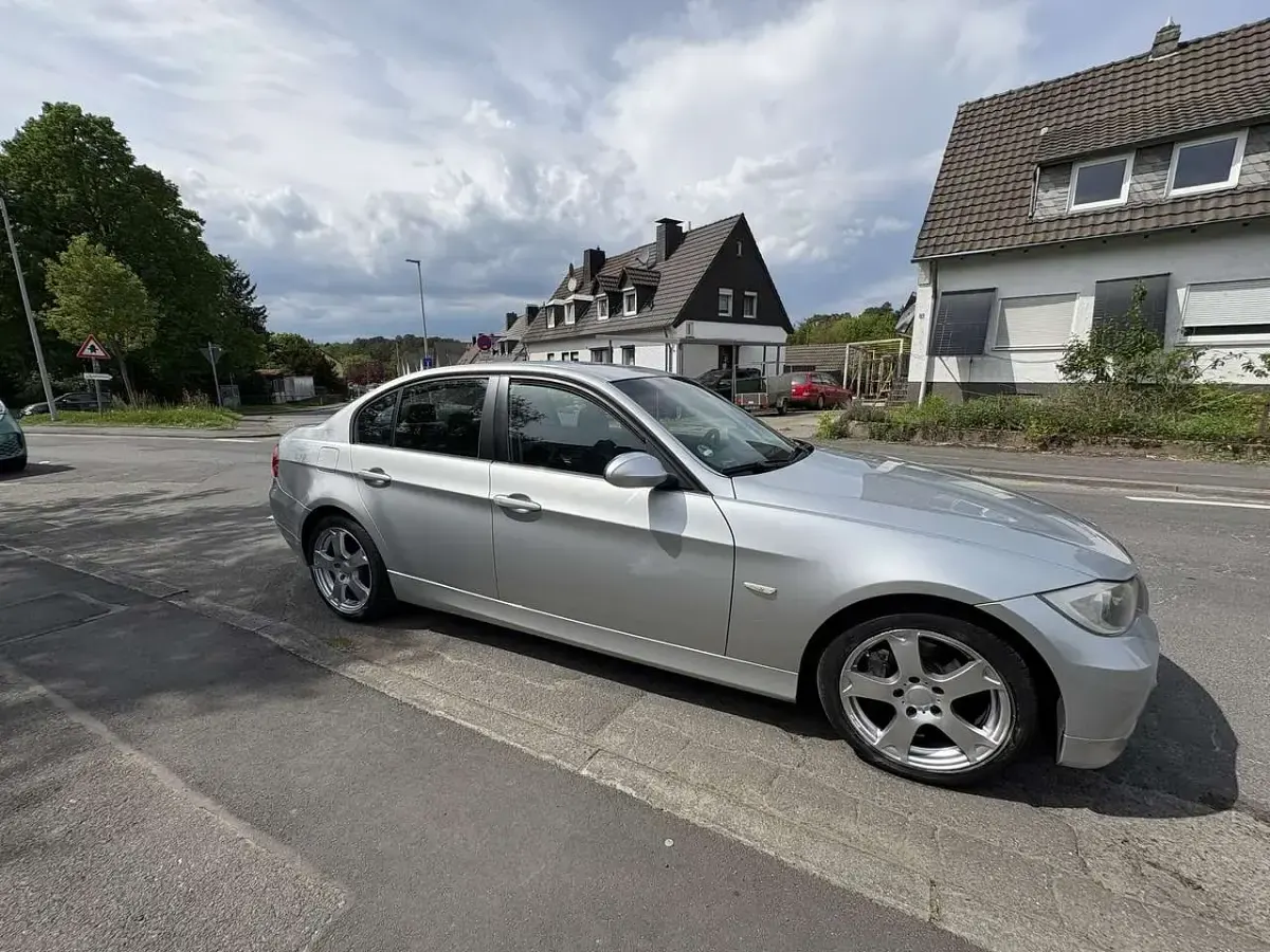 Używany BMW 320 150 KM (110 kW) 2007 Srebrny Sedan/Limuzyna