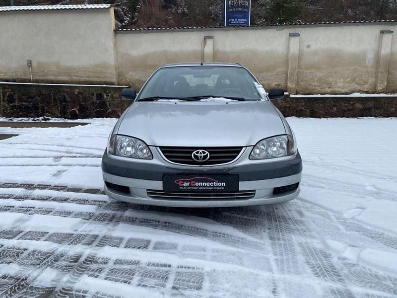 Gebraucht Toyota Avensis Sol 129 PS (94 kW) 2002 Silber Limousine