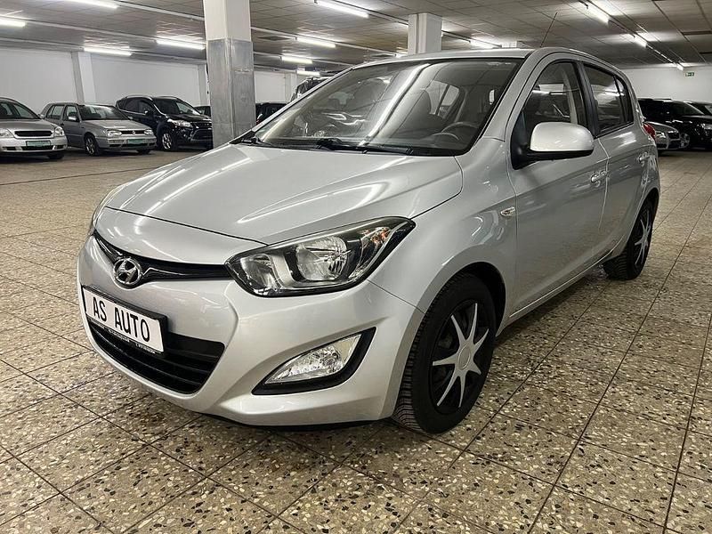Gebraucht Hyundai i20 Edition 86 PS (63 kW) 2012 Silber Kleinwagen