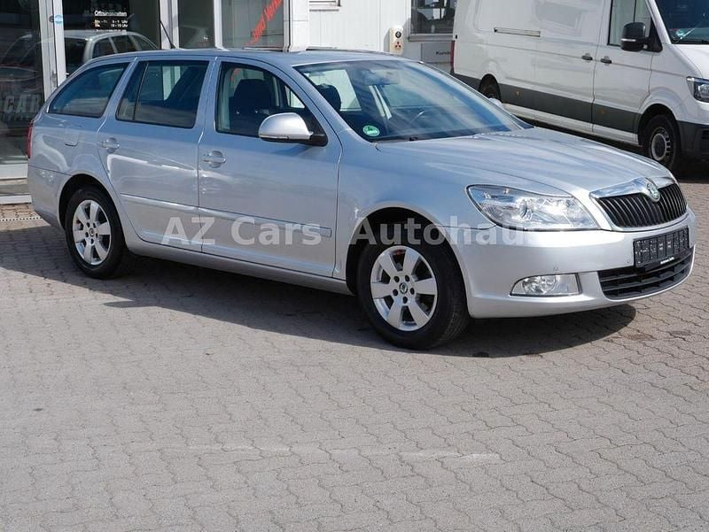 Gebraucht Skoda Octavia Elegance 122 PS (89 kW) 2013 Silber Kombi