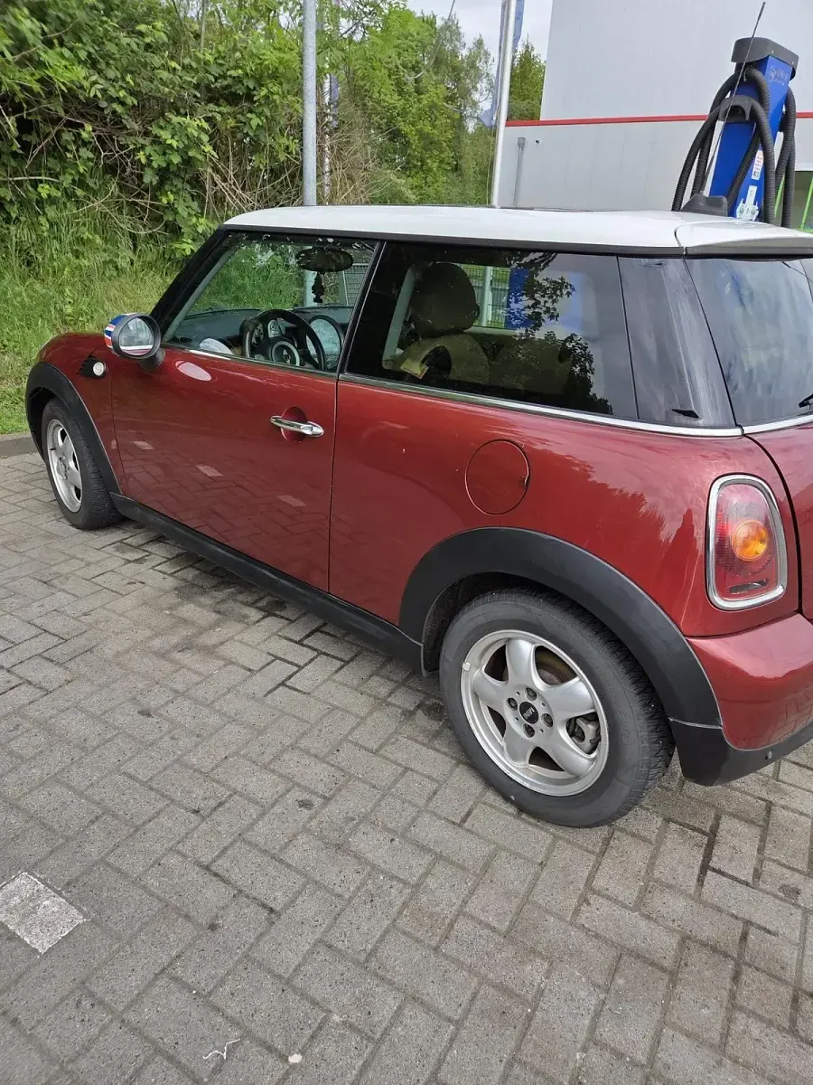 Używany Mini Cooper 120 KM (88 kW) 2007 Czerwony Hatchback
