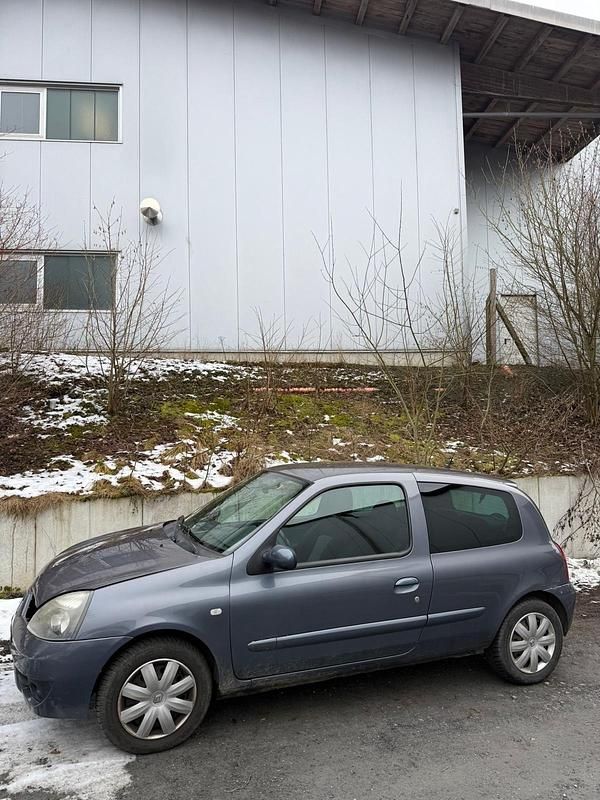 Gebraucht Renault Clio II 75 PS (55 kW) 2006 Grau Kleinwagen