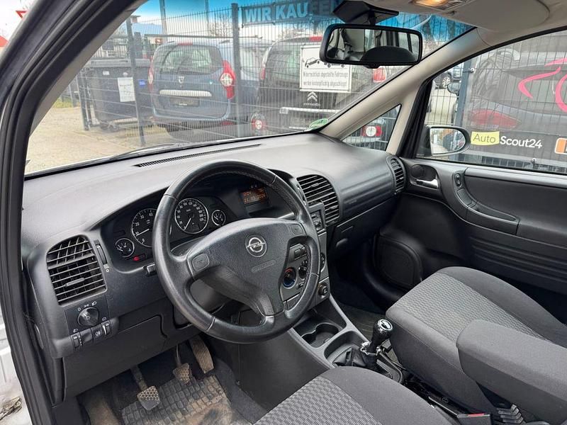 Gebraucht Opel Zafira 125 PS (91 kW) 2004 Silber Van / Kleinbus