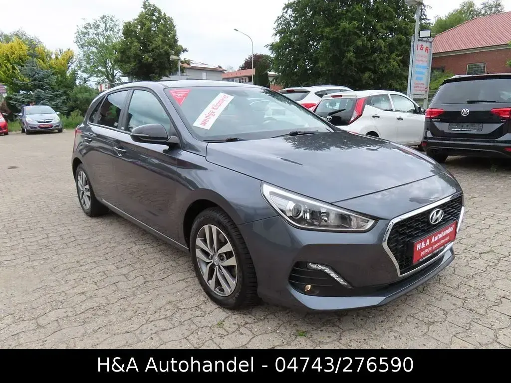 Gebraucht Hyundai i30 YES! 99 PS (72 kW) 2019 Grau Limousine
