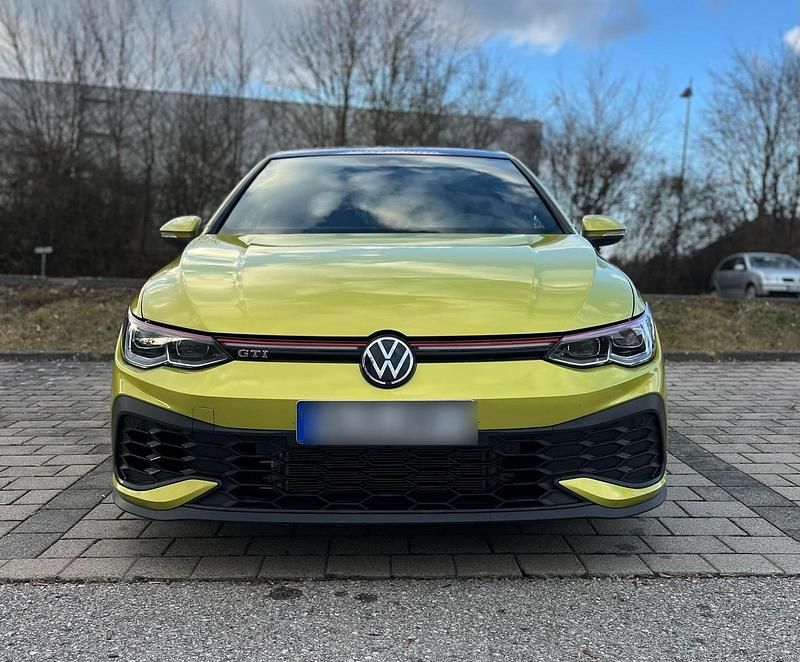 Gelb Gebraucht 2023 VW Golf VIII GTI Limousine | 31.900 € (Guter Preis) - Bild 1/4