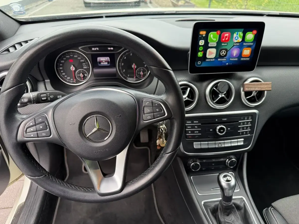 Gebraucht Mercedes A180 122 PS (89 kW) 2016 Weiß Kleinwagen