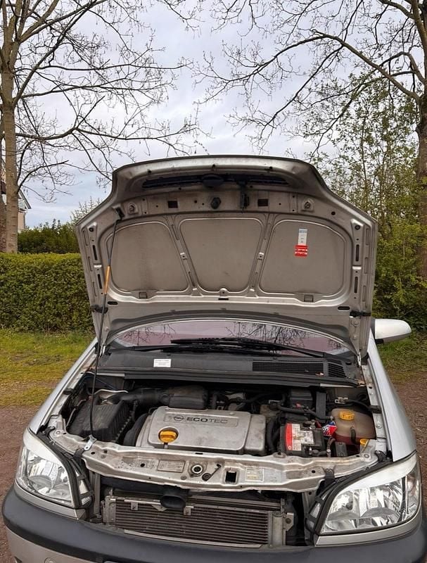 Gebraucht Opel Zafira 101 PS (74 kW) 2002 Silber Van / Kleinbus