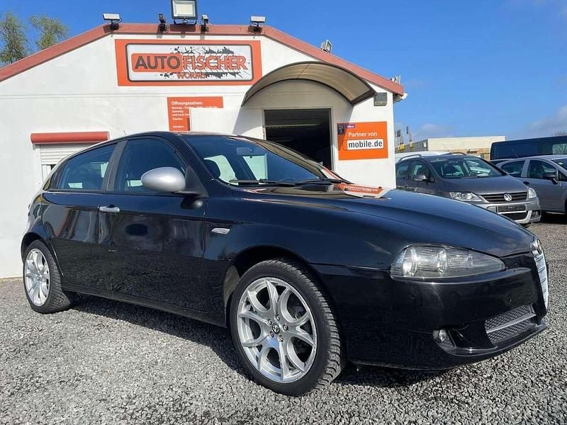 Gebraucht Alfa Romeo 147 105 PS (77 kW) 2010 Nero carbone/1000 miglia Kleinwagen