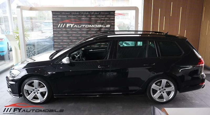 Gebraucht VW Golf VIII R 300 PS (220 kW) 2020 Deep black perleffekt Kombi